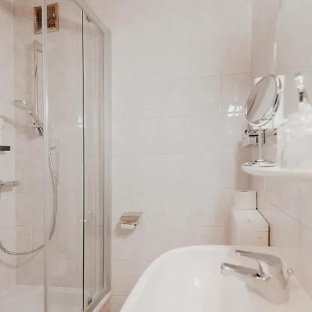 Der Loeffler 3ˢ Superior-hotel Am سيمرنغ